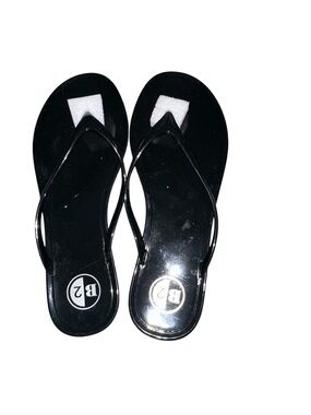 B2 Black Glossy Thong Sandals - Women's Flip Flops